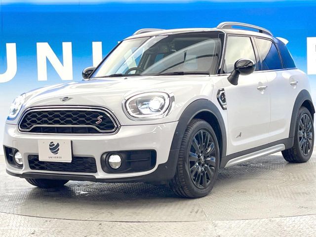 ●当店では第三者機関による車両品質鑑定を導入し、修復歴車を排除。鑑定書が発行されますので、ぱっと見ただけでは分からない箇所まで納得した上でご検討いただけます。※一部未実施の場合がございます。