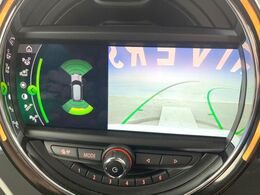 ●ガイドライン付きバックカメラ：不安な駐車もこれで安心！ガイドライン付きなので狭い箇所での駐車もラクラクです！