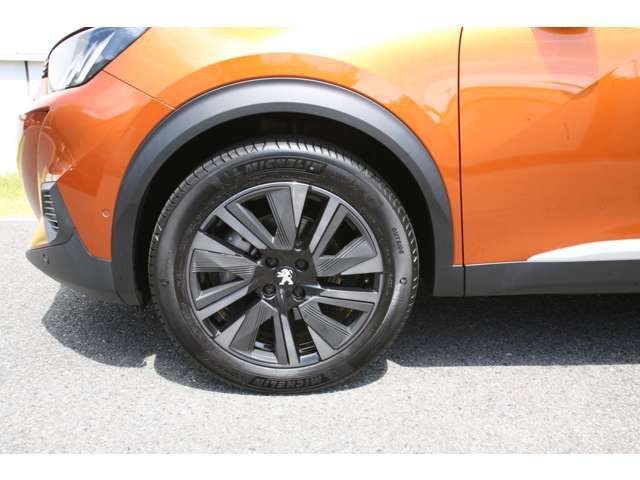タイヤ：ミシュラン製プライマシー4、サイズ215/55R18インチ　状態は大変良いです。