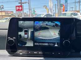 車を空から見たような映像が映る、アラウンドビューモニターで車両周辺の安全確認も一目でできます！小さなお子様や障害物も確認できるので、運転のし易さだけではなく事故防止にも役立ちます♪