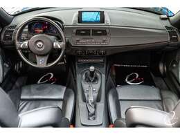 インテリアは左ハンドルで6速MTとなりアルピナ専用となります。