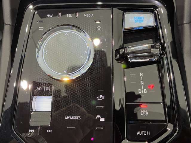日本全国ご納車可能です。　遠方の方もご安心ください。お客様の管轄の陸運事務所にてご登録後、ご自宅までお車をお持ちいたします。弊社では、北海道から沖縄まで全国に販売実績がございます。