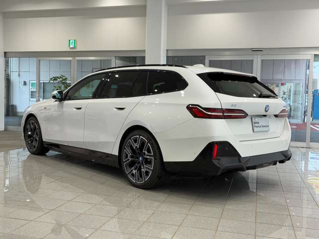 BMWを熟知したメカニックよる100項目の納車前点検☆ドイツ本国と同様の教育・訓練を受けたBMW専門メカニックが100項目にも上るポイントを徹底的にチェックいたします。