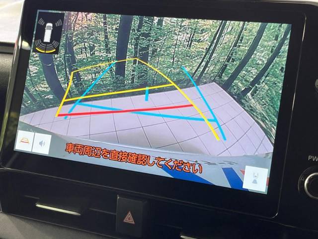 【バックカメラ】駐車時に後方がリアルタイム映像で確認できます。大型商業施設や立体駐車場での駐車時や、夜間のバック時に大活躍！運転スキルに関わらず、今や必須となった装備のひとつです！