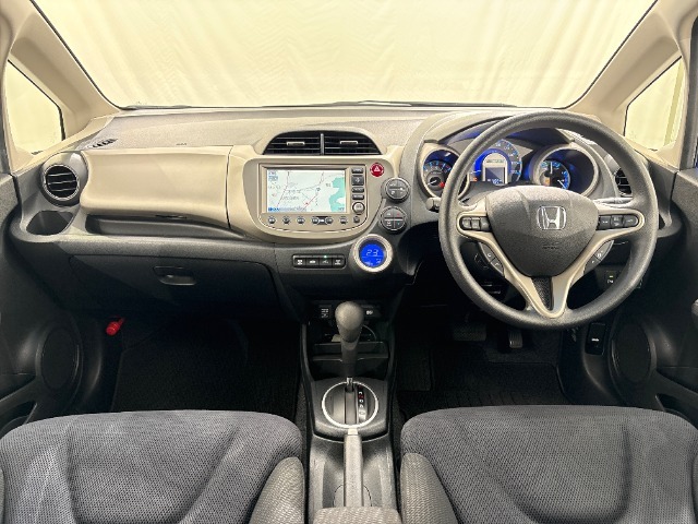 いつでも気持ちよく運転できて、使い勝手のいい収納や体をケアするシート、細部にまでこだわったインテリア♪