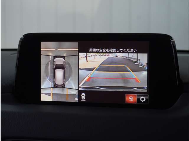 【360°ビュー・モニター】専用カメラにより上から見下ろしたような視点で360度クルマの周囲を確認することができます。駐車が苦手な方でも縦列駐車や幅寄せ時に活躍してくれます。