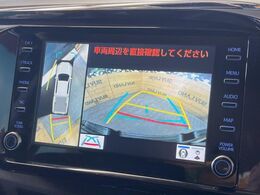 【パノラミックビューモニター】専用のカメラにより、上から見下ろしたような視点で360度クルマの周囲を確認することができます☆死角部分も確認しやすく、狭い場所での切り返しや駐車もスムーズに行えます。