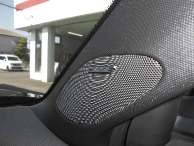 BOSE社と共同開発した12スピーカー搭載のサウンドシステム☆コンサート会場にいるような臨場感を味わえます♪