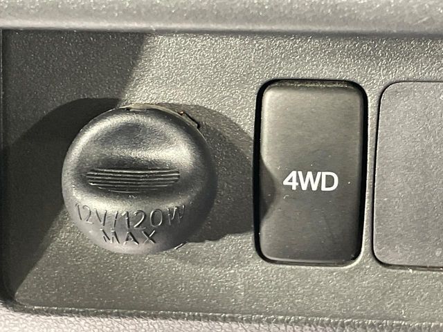 4WDのお車ですので、雪道でも安心です♪降雪地地域にお住まいの方以外にも、ウィンタースポーツが趣味の方や降雪地域へ帰省される機会がある方にもおすすめ！