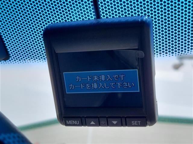 『運転中の記録を残します。事故などを起こした起こされた時の証拠を残します。』