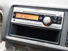 【CDチューナー】パネル前面にAUX端子を搭載。シンプルな操作性が魅力のCDチューナー。