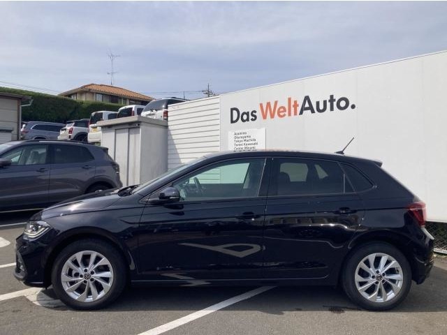 VWを代表するスモールハッチバック、ポロ後期モデルのデモカー（試乗車）入庫いたしました。上級グレードTSIスタイル、人気のディープブラックパール、オススメの1台です。詳細などお気軽にお問い合わせくださ