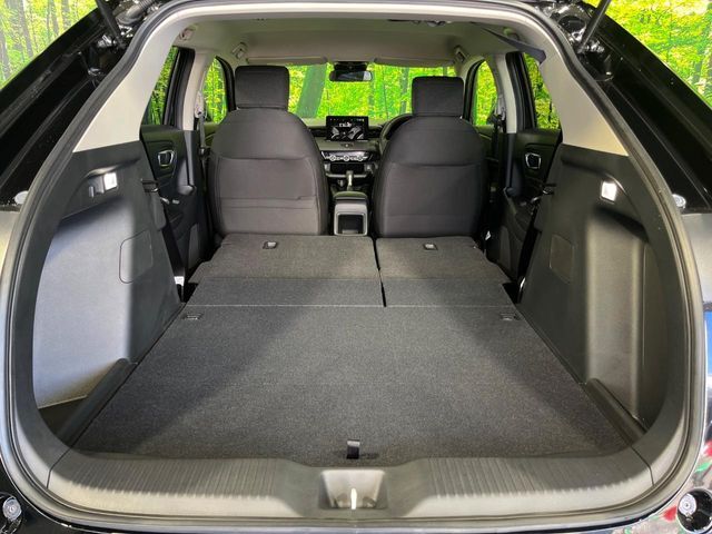 普段のお買い物や通勤、送迎等に十分な荷室スペースを確保しております。セカンドシートを倒すと、大きな荷物の積載も可能です♪