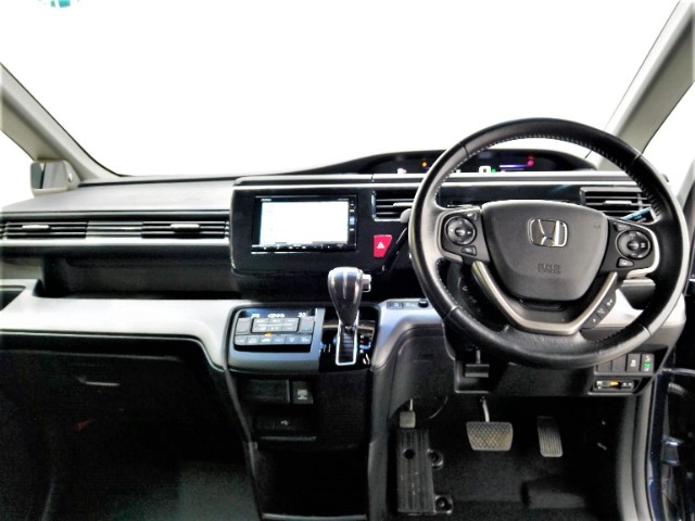 Honda車が初めての方にも扱いやすく分かりやすいインパネ周りと各種スイッチ類です。