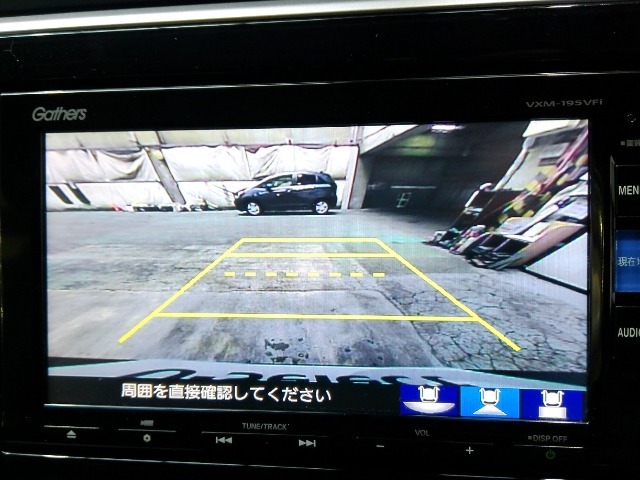 後方確認はオマカセのリアカメラ付です。雨天時や夜間のバック駐車時などで特に視界の安全確認に役立ちます。