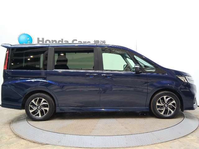 全長476cm、幅169cm、高さ184cmのお車になります。