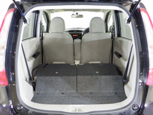 こちらのお車は車内の臭いで判断しておりますが禁煙車両と思われます。タバコ以外の芳香剤等の臭いがあるお車もありますので臭いの気になる方は現車確認の上判断をお願い致します。