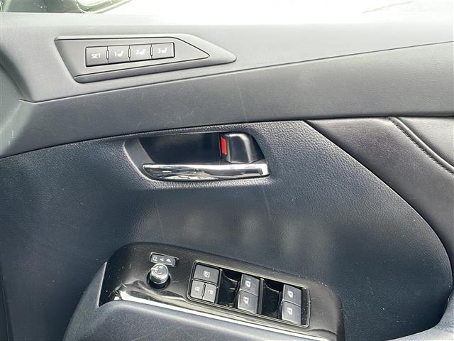 店舗にて現車の確認もいただけますので、お電話で在庫のご確認の上、是非ガリバー黒部店までご来店くださいませ！！！