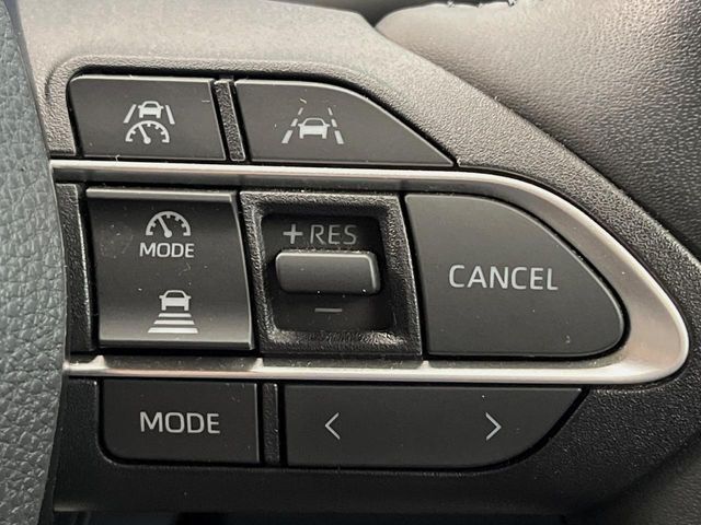 【レーダークルーズコントロール】高速道路での長距離走行が楽に！！自動で速度を保つクルーズコントロールが、衝突軽減システムと連携し、前方の車両を感知して車間を保つように速度調節してくれます！！
