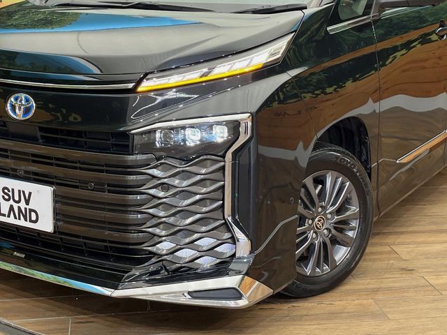 【LEDヘッドライト】悪天候や夜間走行時も良好な視界を確保し安心して運転できる高輝度LEDヘッドライトを装備！点灯速度が早く、消費電力も抑えられています。
