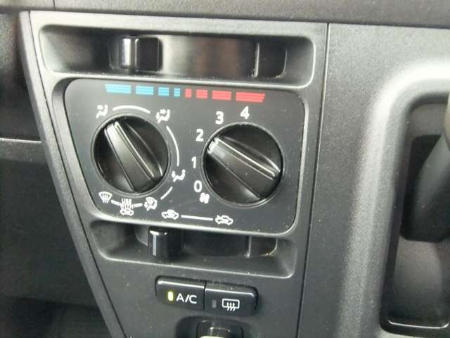 車内も快適エアコン装備