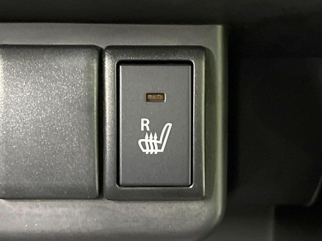 【シートヒーター】寒い日に重宝するシートヒーター！エアコンより早く温まってくれるので寒がりの人も安心ですね♪エアコンの温風は乾燥するから苦手、という方にもをおすすめです。
