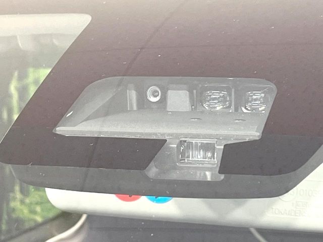 【スズキ　セーフティサポート】走行中に前方の車両等を認識し、衝突しそうな時は警報とブレーキで衝突回避と被害軽減をアシスト。より安全にドライブをお楽しみいただけます。