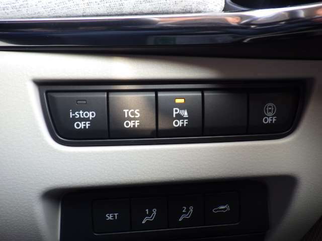 運転席からでもスイッチ一つで、安全機能のON/OFFの切替ができます！また運転席パワーシート＆パワーリフトゲートの操作も簡単に行えます◎