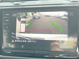 ●ガイドライン付きバックカメラ：不安な駐車もこれで安心！ガイドライン付きなので狭い箇所での駐車もラクラクです！
