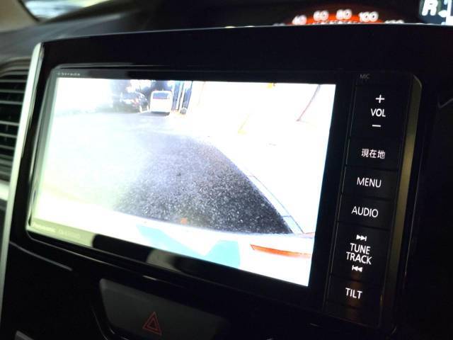 【バックカメラ】駐車時に後方がリアルタイム映像で確認できます。大型商業施設や立体駐車場での駐車時や、夜間のバック時に大活躍！運転スキルに関わらず、今や必須となった装備のひとつです！