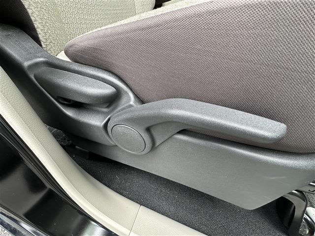 ☆運転席はシートの高さが調整できる「シートリフター」が装備されています。乗る人に合わせて調整できるのでうれしいですね☆