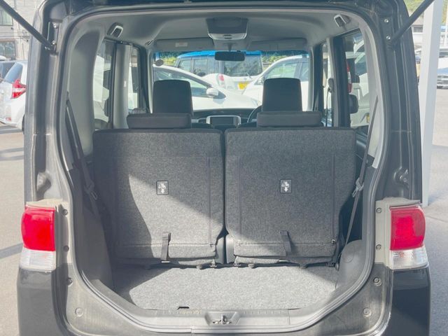 普段のお買い物や通勤、送迎等に十分な荷室スペースを確保しております。セカンドシートを倒すと、大きな荷物の積載も可能です♪