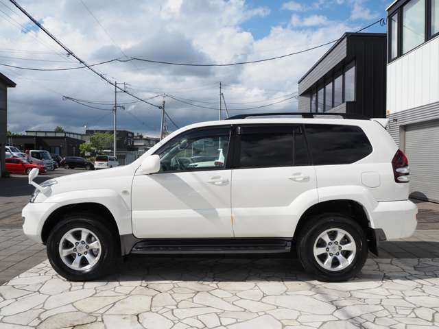 【良質かつ格安のお車をご提供する】が当店の最大のモットー。人と人との出会いを大切に致します。■クローバーカーズ TEL：0078-6002-236942■