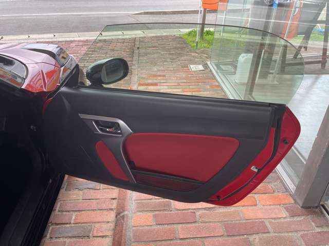 KURUMAZA（クルマザ）では車両の販売・買取・整備以外にもレンタカーについても対応しております。