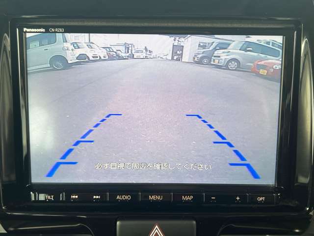 【バックカメラ】駐車時に後方がリアルタイム映像で確認できます。大型商業施設や立体駐車場での駐車時や、夜間のバック時に大活躍！運転スキルに関わらず、今や必須となった装備のひとつです！