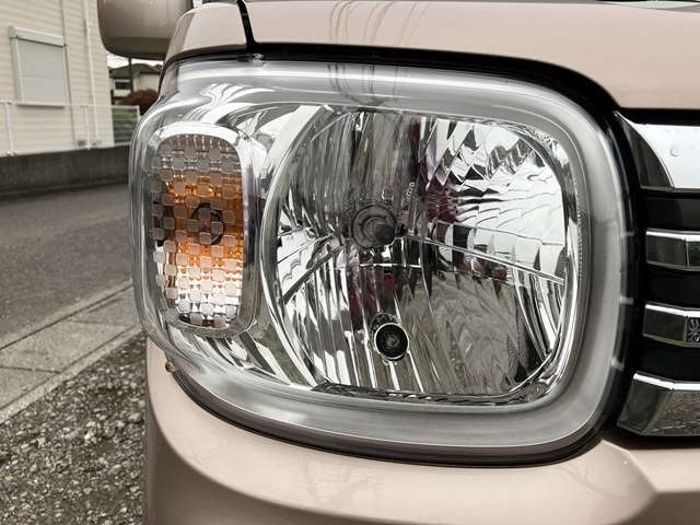 右ハロゲンヘッドライト