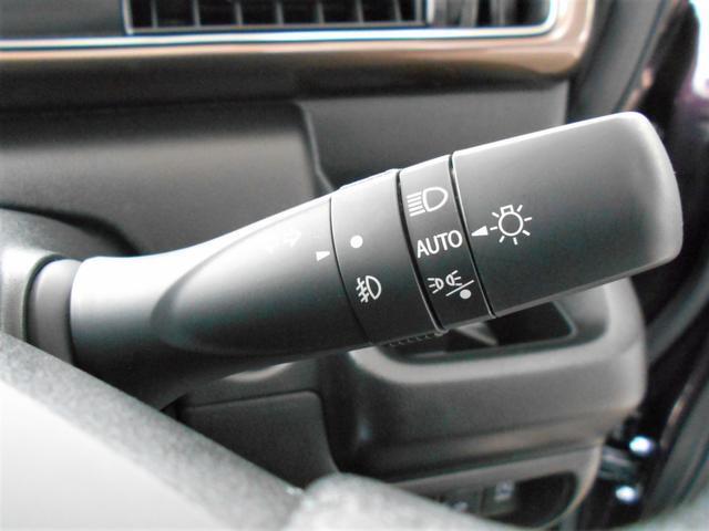 オートライト搭載なので暗くなると自動でライトが付いて便利です！対向車への視認性も向上するので安全面もUPしますね♪
