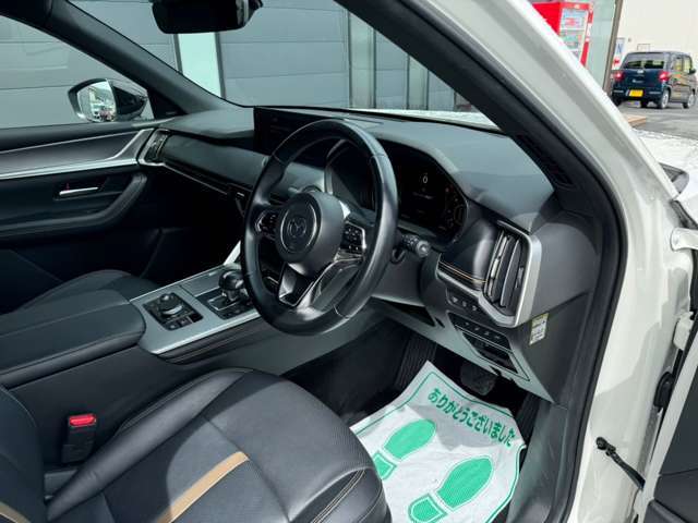 大型屋根つき展示場完備！お車のご用命は株式会社TMオートサービスまで。静岡県富士市松本301-1TEL0545-64-9555