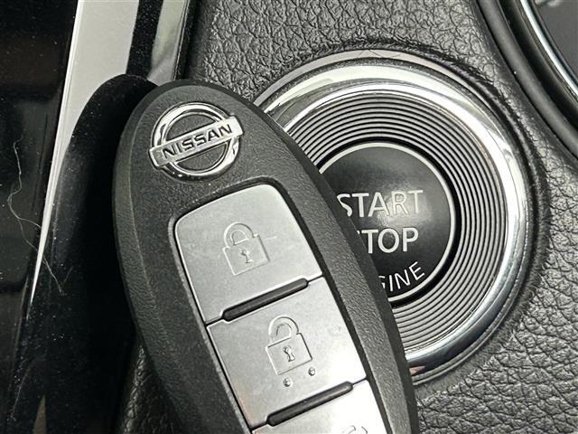 【　スマートキー＆プッシュスタート　】鍵を挿さずにポケットに入れたまま鍵の開閉、エンジンの始動まで行えます。