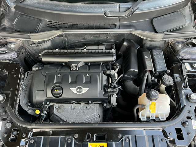 エンジンルームもキレイです！距離5万キロ台でまだまだ元気に走ってくれます！