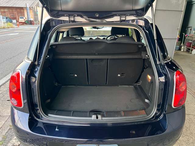 トランクは必要十分の大きさです。クロカン系なのでスペースもしっかり取られており使い勝手もいいです。