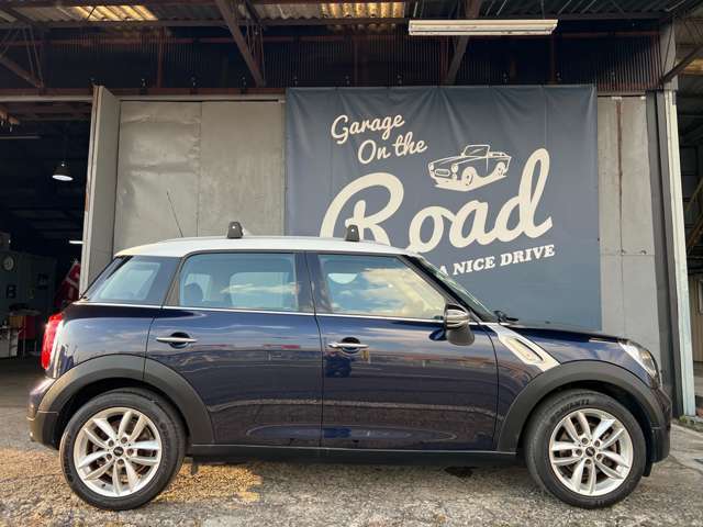 ルーフの白色がアクセントになってオシャレにキマっております。