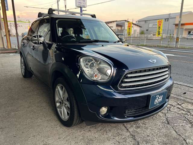 迫力がありつつも各所にミニらしい丸みのあるデザインが取り入れられクラシックさと新しさが上手に融合されたデザインです。