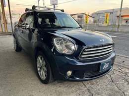 迫力がありつつも各所にミニらしい丸みのあるデザインが取り入れられクラシックさと新しさが上手に融合されたデザインです。