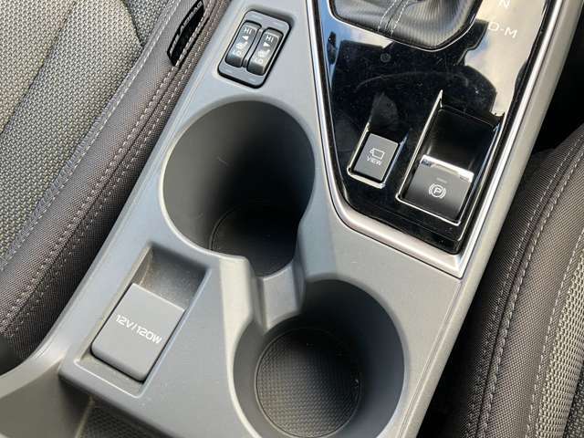 納車前に内外装のクリーニングをいたします。各種コーティング（別途有料）もご用意しておりますので、是非ご相談ください。