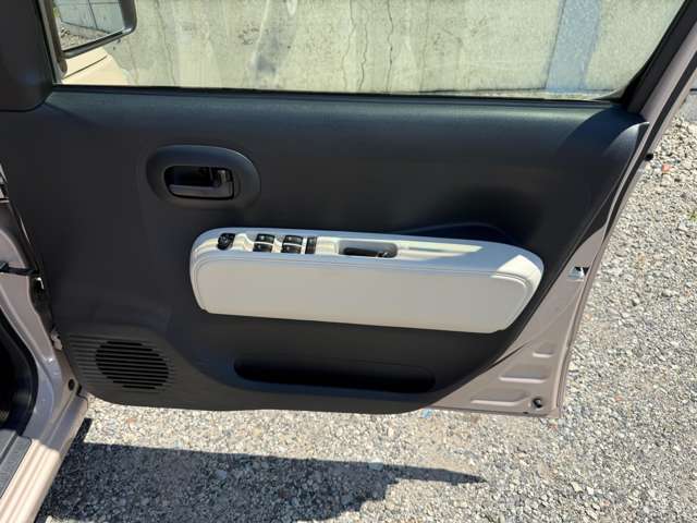 運転席ドアパネルです。