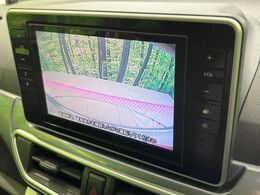 【バックカメラ】駐車時に後方がリアルタイム映像で確認できます。大型商業施設や立体駐車場での駐車時や、夜間のバック時に大活躍！運転スキルに関わらず、今や必須となった装備のひとつです！