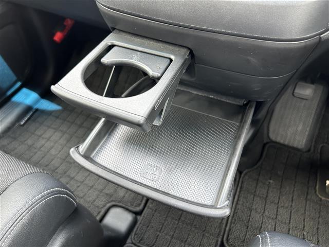 ◆気になる車はこちらの番号にお問い合わせください！なお、お電話での在庫の取り置きはできません。ご来場の際は、商談が重なる事が増えていますので事前に在庫有無をご確認ください！！◆