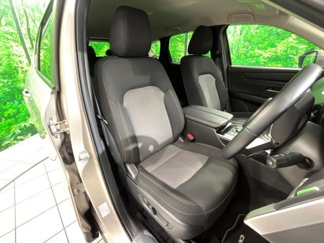 【前席シートヒーター】寒い日に重宝するシートヒーター！エアコンより早く温まってくれるので寒がりの人も安心ですね♪エアコンの温風は乾燥するから苦手、という方にもをおすすめです。