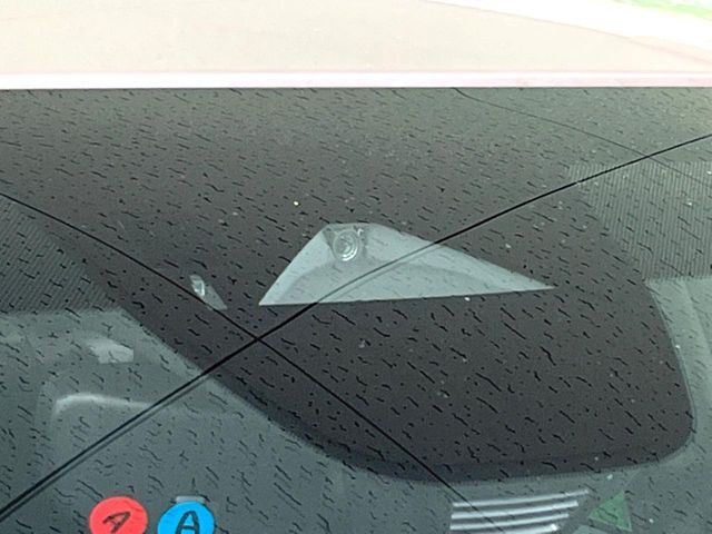 【スマートブレーキサポート】走行中に前方の車両等を認識し、衝突しそうな時は警報とブレーキで衝突回避と被害軽減をアシスト。より安全にドライブをお楽しみいただけます。